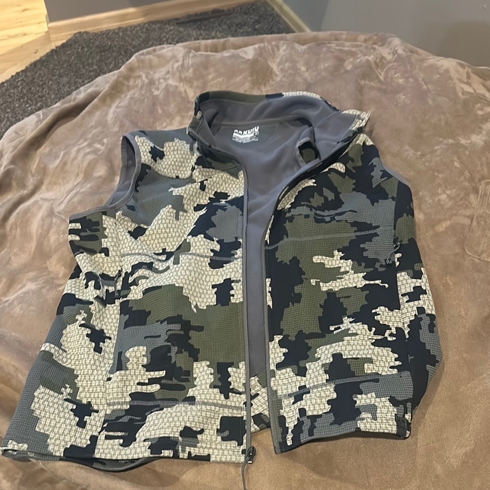 Camo Zip-Up Vest